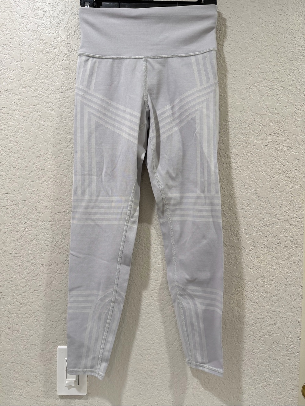 Alo Yoga High waisted Legging Size Small